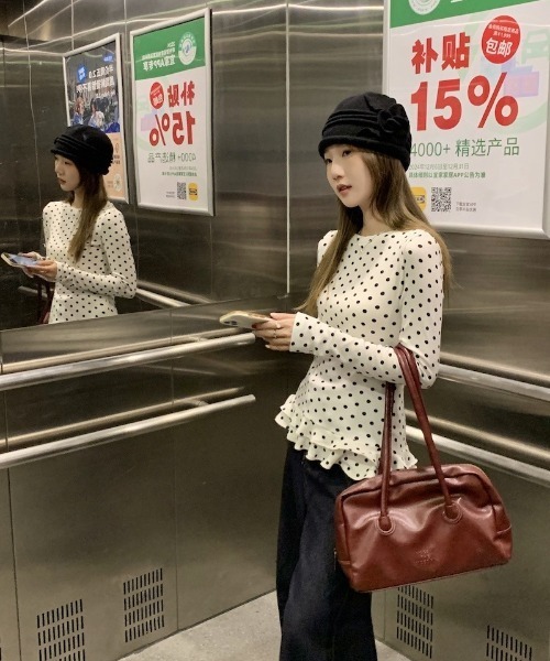 Ritzy(リッツィー)の「大人可愛いドット柄フリルデザイン長袖トップス(Tシャツ/カットソー・レディース・ホワイト・M/XL/L/S)」の6枚目の写真