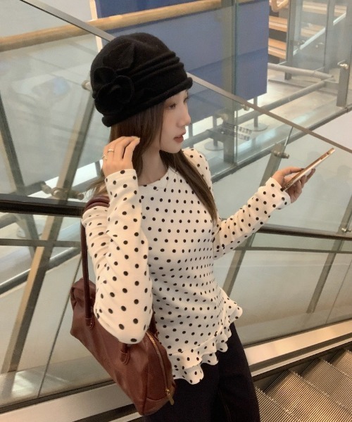 Ritzy(リッツィー)の「大人可愛いドット柄フリルデザイン長袖トップス(Tシャツ/カットソー・レディース・ホワイト・M/XL/L/S)」の9枚目の写真