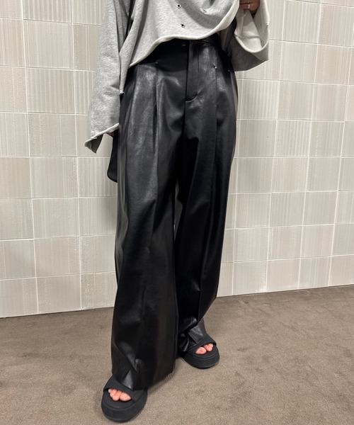 Ameri（アメリ）の「JENNY 2TUCK STRAIGHT PANTS（スラックス・レディース・ブラック/マルチ・SMALL/MEDIUM）」の2枚目の写真