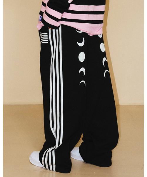 NYXX(エヌワイエックスエックス)の「P.O.M LINE JOGGER PANTS BLACK(スウェットパンツ・レディース・その他・SMALL/MEDIUM)」の1枚目の写真