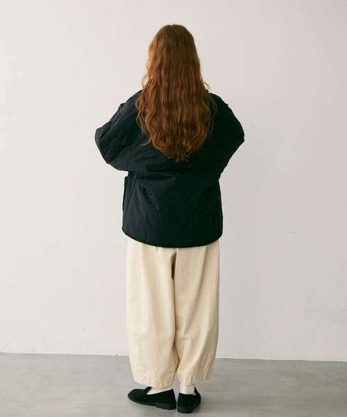 Crisp（クリスプ）の「コーデュロイカラーキルティングジャケット（ブルゾン・レディース・ブラック/ベージュ・FREE）」の10枚目の写真