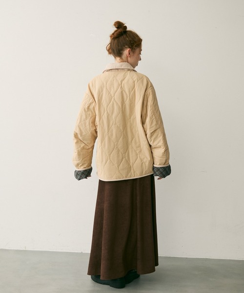 Crisp（クリスプ）の「コーデュロイカラーキルティングジャケット（ブルゾン・レディース・ブラック/ベージュ・FREE）」の17枚目の写真