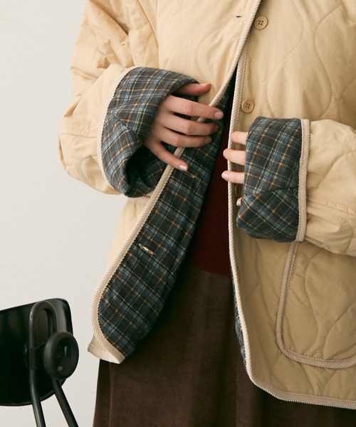 Crisp（クリスプ）の「コーデュロイカラーキルティングジャケット（ブルゾン・レディース・ブラック/ベージュ・FREE）」の22枚目の写真