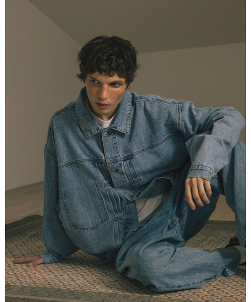 ANGLAN(アングラン)の「Pleated Wide Denim Jacket - Washed Blue(デニムジャケット・メンズ・その他・FREE)」の2枚目の写真