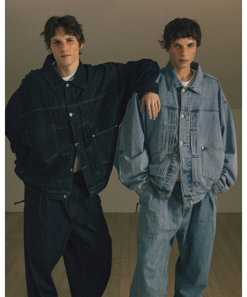 ANGLAN(アングラン)の「Pleated Wide Denim Jacket - Washed Blue(デニムジャケット・メンズ・その他・FREE)」の4枚目の写真