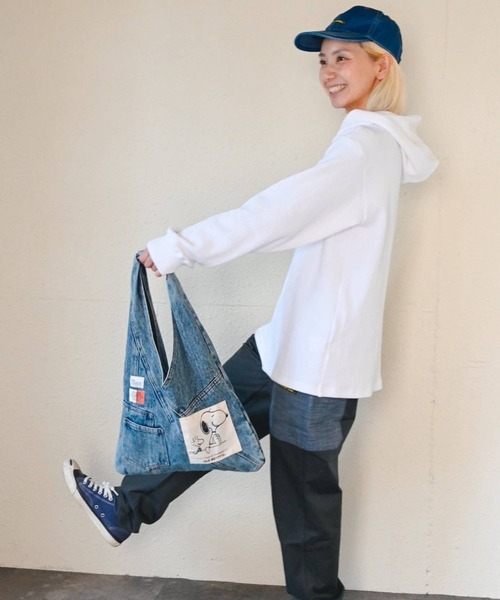 SNOOPY×OLD BETTY'S（スヌーピーカケルオールドベティーズ）の「SNP Remade Denim Shoulder Bag（ショルダーバッグ・レディース・インディゴブルー・FREE）」の4枚目の写真