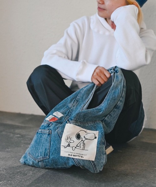 SNOOPY×OLD BETTY'S（スヌーピーカケルオールドベティーズ）の「SNP Remade Denim Shoulder Bag（ショルダーバッグ・レディース・インディゴブルー・FREE）」の2枚目の写真