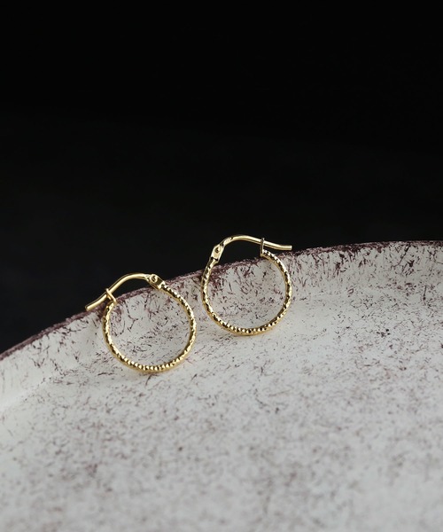 colleca la（コレカラ）の「[silver925]カットフープピアス〈金属アレルギー対応〉（ピアス（両耳用）・レディース・ゴールド/シルバー・FREE）」の2枚目の写真