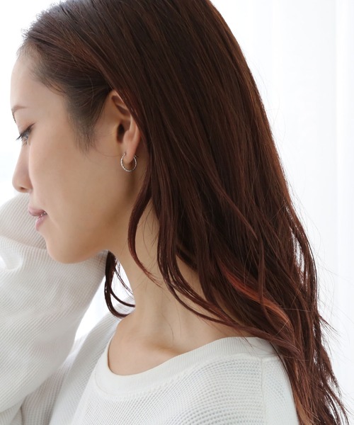 colleca la（コレカラ）の「[silver925]カットフープピアス〈金属アレルギー対応〉（ピアス（両耳用）・レディース・ゴールド/シルバー・FREE）」の3枚目の写真