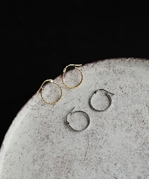 colleca la（コレカラ）の「[silver925]カットフープピアス〈金属アレルギー対応〉（ピアス（両耳用）・レディース・ゴールド/シルバー・FREE）」の6枚目の写真