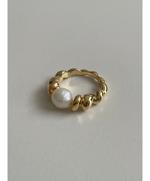 ELYONA(エリオーナー)の「ELA 27 Twist Pearl Ring(リング・レディース・その他・FREE)」の1枚目の写真