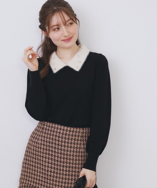 index（インデックス）の「ダブルビジューフェザー衿付きニット【洗濯機OK】（ニット/セーター・レディース・ブラック/オフホワイト/ナチュラル・36/38/40/42）」の2枚目の写真