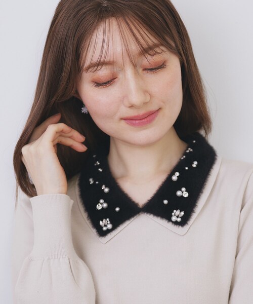 index（インデックス）の「ダブルビジューフェザー衿付きニット【洗濯機OK】（ニット/セーター・レディース・ブラック/オフホワイト/ナチュラル・36/38/40/42）」の9枚目の写真