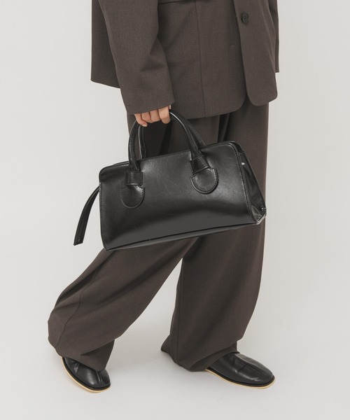 KBF（ケイビーエフ）の「ワイドデザインボストンBAG（ボストンバッグ・レディース・ブラック/ダークブラウン・ONE）」の4枚目の写真