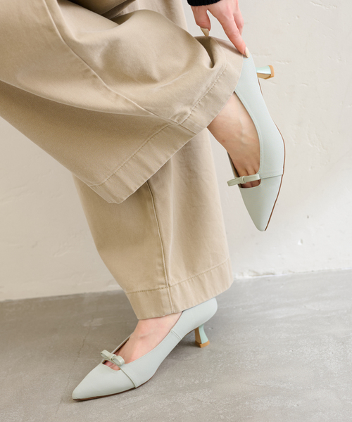 LE TALON（ルタロン）の「5cmポインテッドナローリボンパンプス（パンプス・レディース・ベージュ/ブラック×ブラック/モスグリーン・25cm/24.5cm/24cm/23.5cm/23cm/22.5cm/22cm）」の3枚目の写真