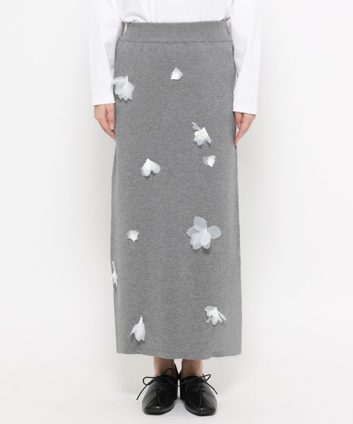 mysty woman(ミスティウーマン)の「3Dフラワーニットスカート 636957(スカート・レディース・グレー/ホワイト系その他/ブラック・FREE)」の6枚目の写真