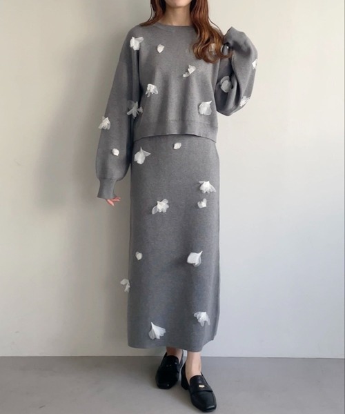 mysty woman(ミスティウーマン)の「3Dフラワーニットスカート 636957(スカート・レディース・グレー/ホワイト系その他/ブラック・FREE)」の17枚目の写真