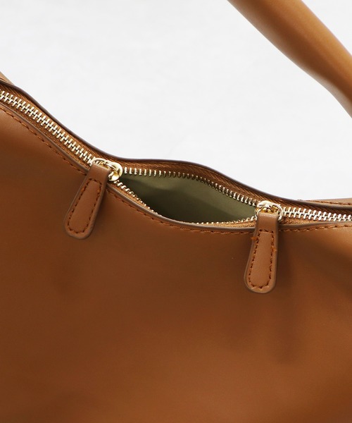 MISCH MASCH(ミッシュマッシュ)の「一部店舗限定 ワンハンドルスクエアバッグ(ショルダーバッグ・レディース・キャメル/ブラック・フリ-)」の22枚目の写真