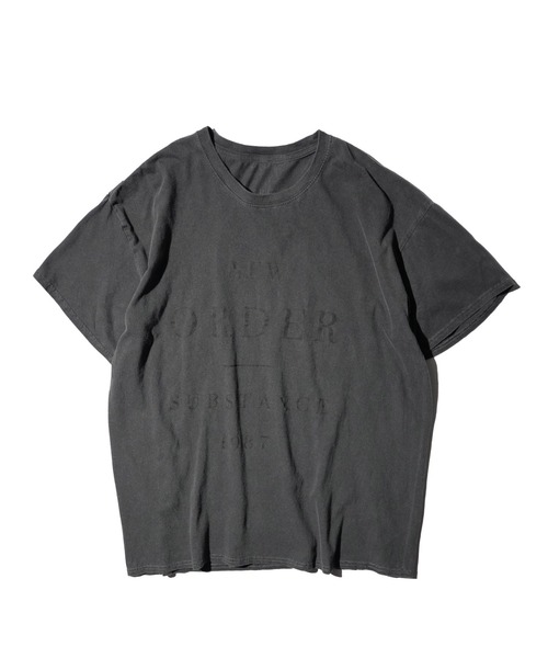 THRIFTY LOOK(スリフティールック)の「THRIFTY LOOK / スリフティールック PIGMENT "NEW ORDER" TEE ニューオーダー バンドTシャツ ピグメント加工(Tシャツ/カットソー・メンズ・ブラック・X-LARGE)」の2枚目の写真
