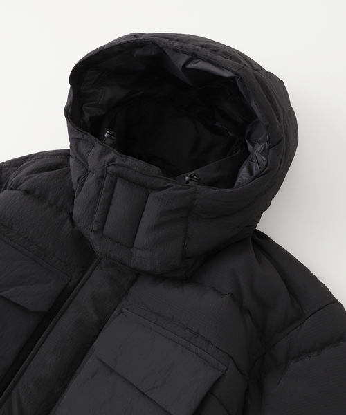 WHITE MOUNTAINEERING（ホワイトマウンテニアリング）の「WM x UMBRO（ホワイトマウンテニアリング＊アンブロ） RIPSTOP DOWN JACKET（その他アウター・メンズ・ブラック・2/1）」の3枚目の写真