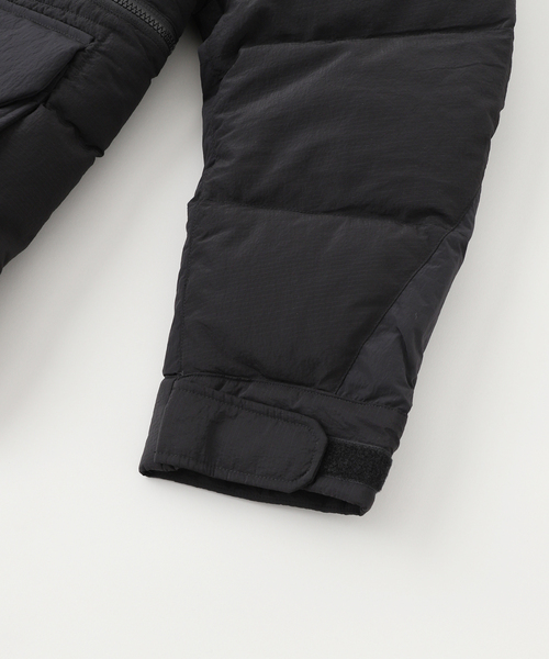 WHITE MOUNTAINEERING（ホワイトマウンテニアリング）の「WM x UMBRO（ホワイトマウンテニアリング＊アンブロ） RIPSTOP DOWN JACKET（その他アウター・メンズ・ブラック・2/1）」の5枚目の写真