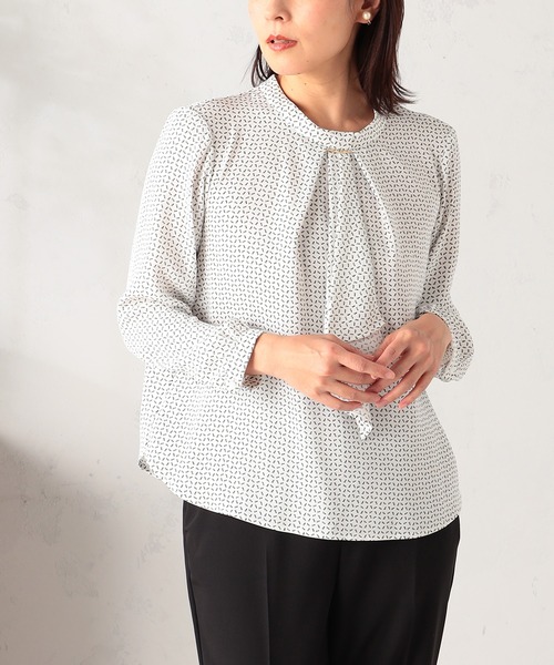 GALLORIA（ギャローリア）の「【お手入れ楽々・洗濯機で洗える】ラッフルブラウス（シャツ/ブラウス・レディース・ホワイト/ホワイト系その他/ライトブルー/ライトベージュ・L/LL/M/S）」の2枚目の写真