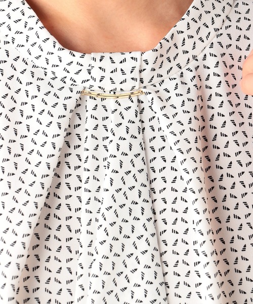 GALLORIA（ギャローリア）の「【お手入れ楽々・洗濯機で洗える】ラッフルブラウス（シャツ/ブラウス・レディース・ホワイト/ホワイト系その他/ライトブルー/ライトベージュ・L/LL/M/S）」の12枚目の写真