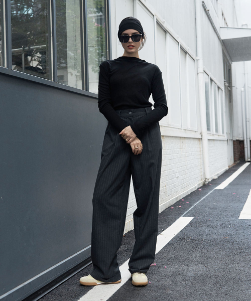 320SHOWROOM（320ショールーム）の「Mock Neck Wool Long Sleeve T-Shirt Black（Tシャツ/カットソー・レディース・その他・FREE）」の2枚目の写真