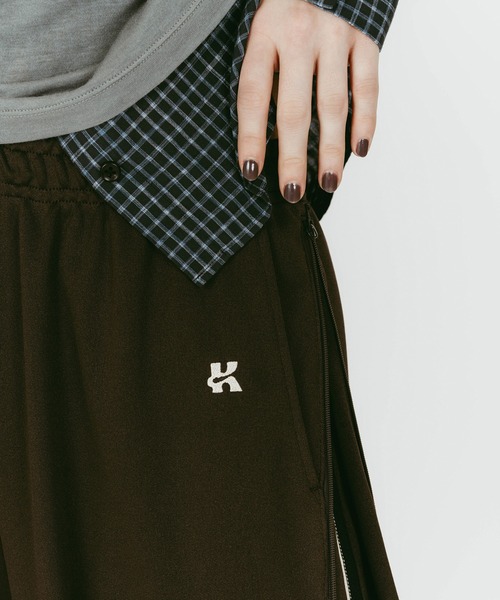 Knuth Marf(クヌースマーフ)の「【Knuth Marf】クヌースマーフ zip-up track pants(その他パンツ・レディース・ブラック/ブラウン/ブルー・XS/S)」の7枚目の写真