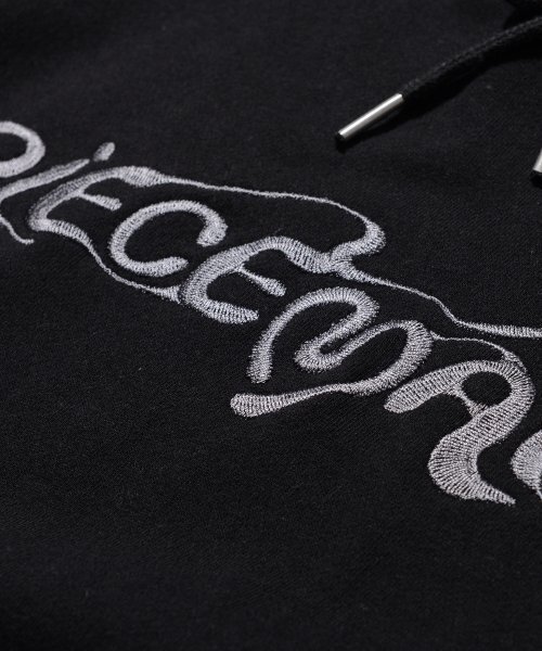 PIECEMAKER(ピースメーカー)の「ETHNIC LOGO HOODIE (BLACK)(パーカー・レディース・その他・M/L)」の4枚目の写真