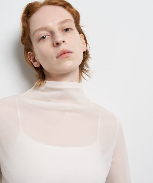 LANVIN en Bleu（ランバンオンブルー）の「シアーハーフスリーブカットソー（Tシャツ/カットソー・レディース・オフホワイト/ブルー・38）」の3枚目の写真