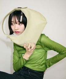 レザーハーフムーンワンショルダーバッグ/ハンドバッグ/ロゴプレート付き
