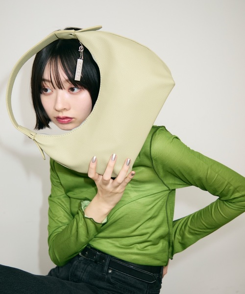 TONER（トナー）の「レザーハーフムーンワンショルダーバッグ/ハンドバッグ/ロゴプレート付き（ハンドバッグ・レディース・ブラック/シルバー/ホワイト/ライトグリーン・FREE）」の3枚目の写真