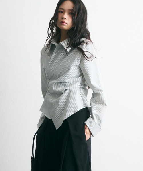 krahe(クレーエ)の「ストライプ柄ウエストタッククロスデザインシャツ(シャツ/ブラウス・レディース・ブルー/イエロー/グレー・FREE)」の5枚目の写真