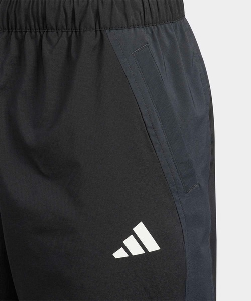 adidas（アディダス）の「エッセンシャルズ カモ パック レギュラーフィット ライト ウーブン フルレングス トラックパンツ / アディダス adidas（スウェットパンツ・キッズ・ブラック・110/120/130/140/150/160）」の3枚目の写真
