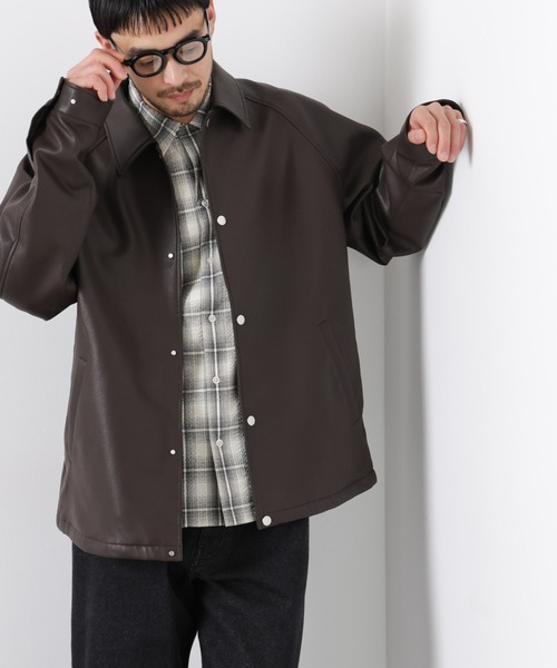 NANO universe（ナノユニバース）の「フェイクレザーリラックスコーチジャケット（ブルゾン・メンズ・ブラック/ブラウン・S/M/L）」の4枚目の写真