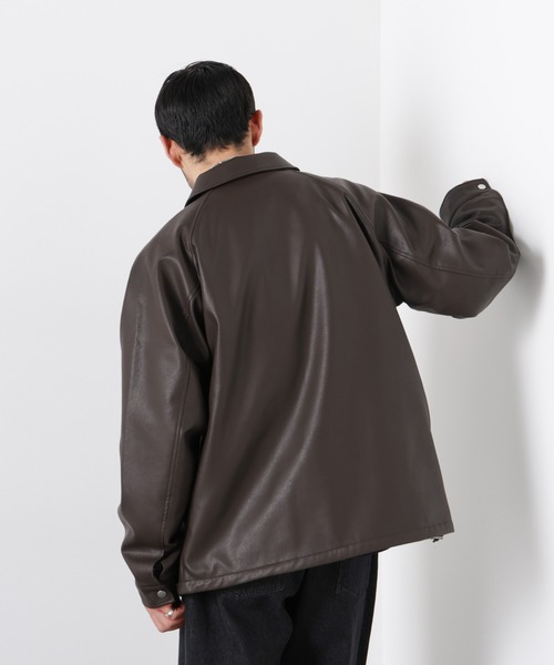 NANO universe（ナノユニバース）の「フェイクレザーリラックスコーチジャケット（ブルゾン・メンズ・ブラック/ブラウン・S/M/L）」の5枚目の写真