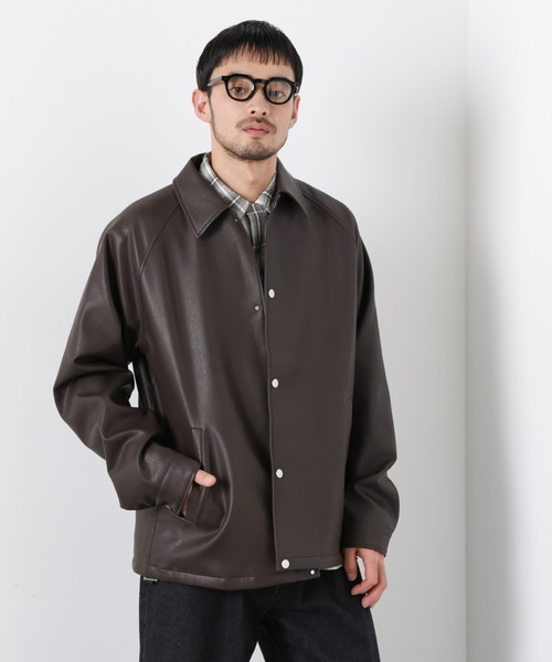NANO universe（ナノユニバース）の「フェイクレザーリラックスコーチジャケット（ブルゾン・メンズ・ブラック/ブラウン・S/M/L）」の3枚目の写真