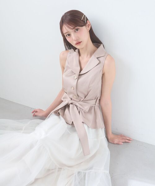 MAJESTIC LEGON（マジェスティックレゴン）の「ジレドッキングチュールワンピース（ワンピース・レディース・チャコールグレー/ベージュ/アイボリー・MEDIUM/SMALL）」の3枚目の写真