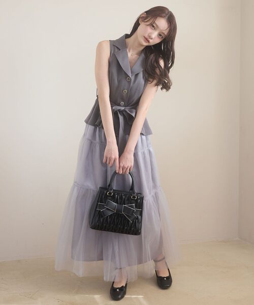 MAJESTIC LEGON（マジェスティックレゴン）の「ジレドッキングチュールワンピース（ワンピース・レディース・チャコールグレー/ベージュ/アイボリー・MEDIUM/SMALL）」の2枚目の写真