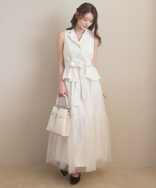 MAJESTIC LEGON（マジェスティックレゴン）の「ジレドッキングチュールワンピース（ワンピース・レディース・チャコールグレー/ベージュ/アイボリー・MEDIUM/SMALL）」の7枚目の写真