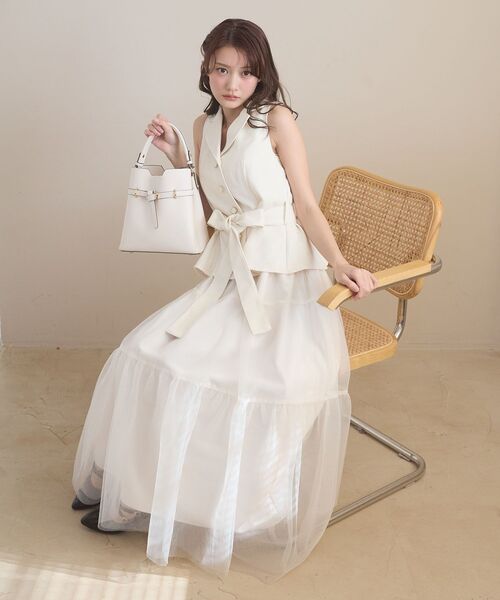 MAJESTIC LEGON（マジェスティックレゴン）の「ジレドッキングチュールワンピース（ワンピース・レディース・チャコールグレー/ベージュ/アイボリー・MEDIUM/SMALL）」の8枚目の写真