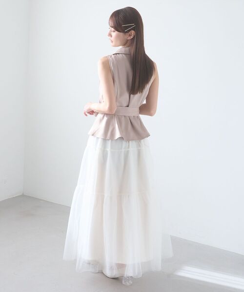 MAJESTIC LEGON（マジェスティックレゴン）の「ジレドッキングチュールワンピース（ワンピース・レディース・チャコールグレー/ベージュ/アイボリー・MEDIUM/SMALL）」の19枚目の写真