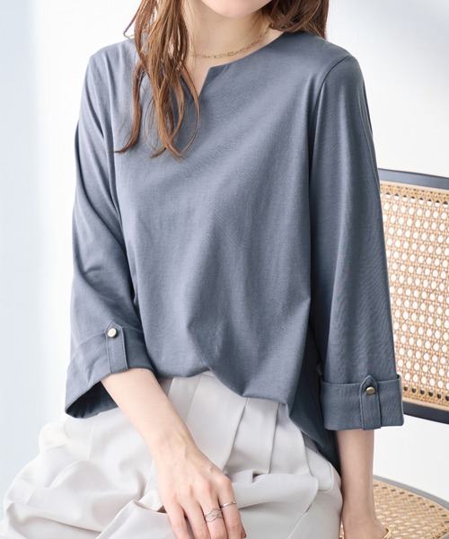 alotta(アロッタ)の「袖口金ボタンデザインTシャツ(Tシャツ/カットソー・レディース・ダークラベンダー/ライトブラウン/グレイッシュブルー/ネイビー・M/L/LL)」の5枚目の写真