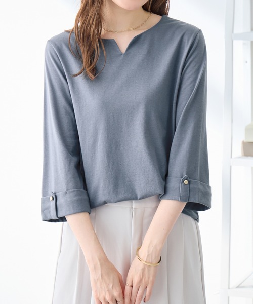 alotta(アロッタ)の「袖口金ボタンデザインTシャツ(Tシャツ/カットソー・レディース・ダークラベンダー/ライトブラウン/グレイッシュブルー/ネイビー・M/L/LL)」の6枚目の写真
