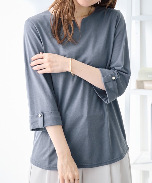 alotta(アロッタ)の「袖口金ボタンデザインTシャツ(Tシャツ/カットソー・レディース・ダークラベンダー/ライトブラウン/グレイッシュブルー/ネイビー・M/L/LL)」の7枚目の写真