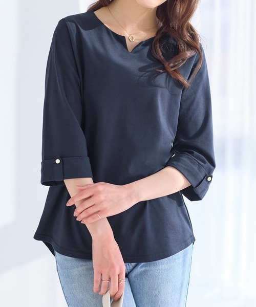 alotta(アロッタ)の「袖口金ボタンデザインTシャツ(Tシャツ/カットソー・レディース・ダークラベンダー/ライトブラウン/グレイッシュブルー/ネイビー・M/L/LL)」の12枚目の写真