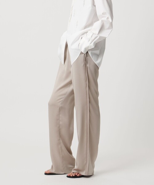 AEWEN MATOPH（イウエン マトフ）の「＜AEWEN MATOPH＞サテンメローイージーパンツ ‐ ウォッシャブル ‐（その他パンツ・レディース・ライトブルー/ブラック/ベージュ・38/36/34）」の4枚目の写真