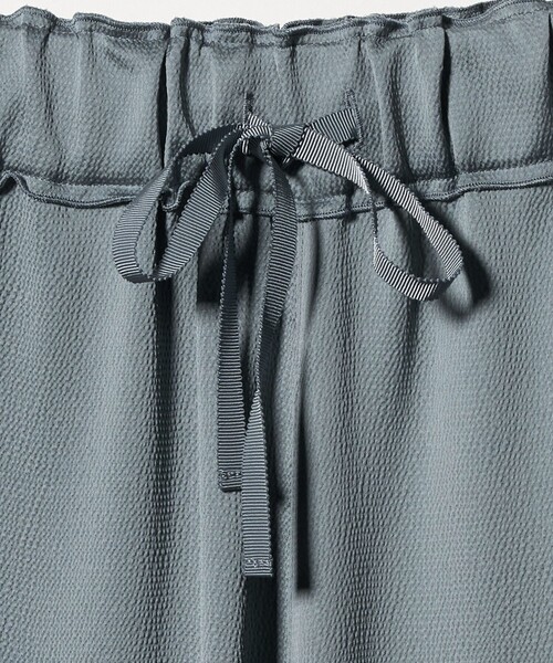 AEWEN MATOPH（イウエン マトフ）の「＜AEWEN MATOPH＞サテンメローイージーパンツ ‐ ウォッシャブル ‐（その他パンツ・レディース・ライトブルー/ブラック/ベージュ・38/36/34）」の14枚目の写真