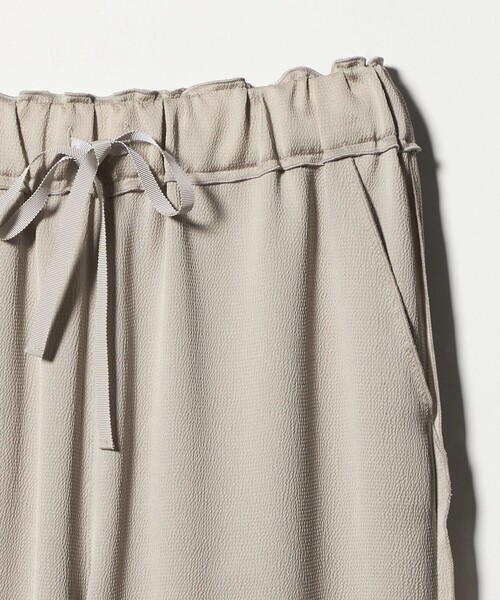 AEWEN MATOPH（イウエン マトフ）の「＜AEWEN MATOPH＞サテンメローイージーパンツ ‐ ウォッシャブル ‐（その他パンツ・レディース・ライトブルー/ブラック/ベージュ・38/36/34）」の21枚目の写真